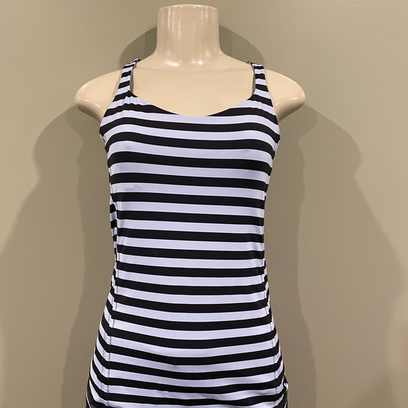 Lululemon / light purple/dark purple criss cross tank top size 8 - Picture 2 of 7